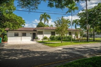 Building Photo - 2121 SW 13th Ave