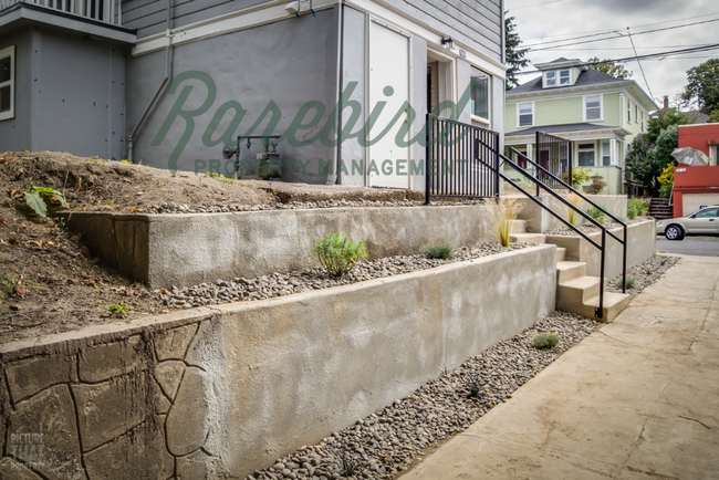 Building Photo - 935 SE 14th Ave