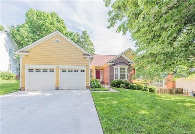 Building Photo - Spacious 4BR House in Charlotte