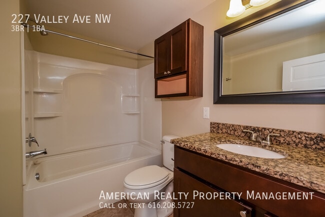 Building Photo - 227 Valley Ave NW