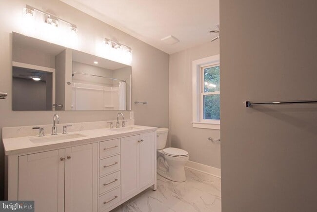 Building Photo - 21 Manor Rd