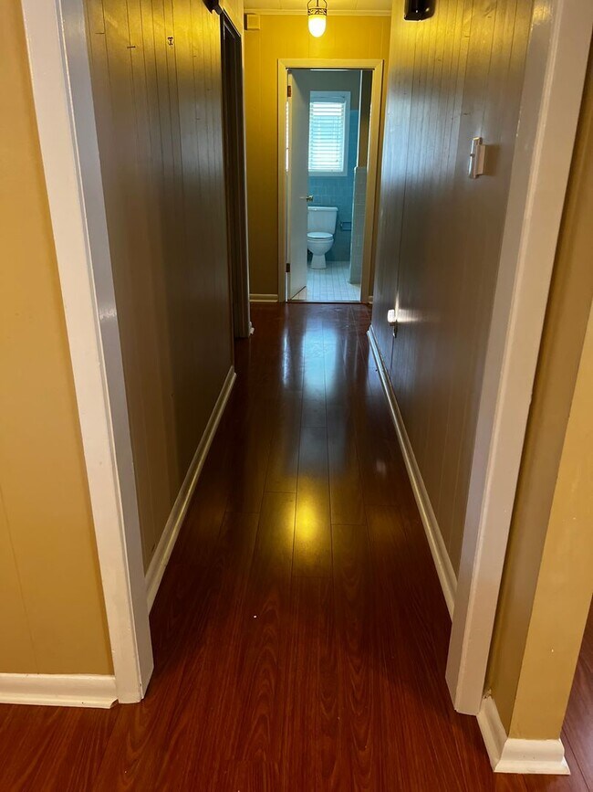Building Photo - 106 Claymore Dr