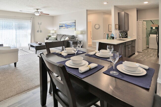 Building Photo - Emerald Lakes