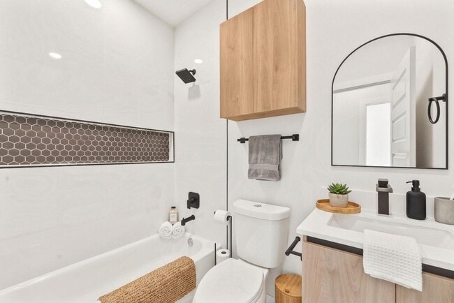 Building Photo - 200 S Cynthia St