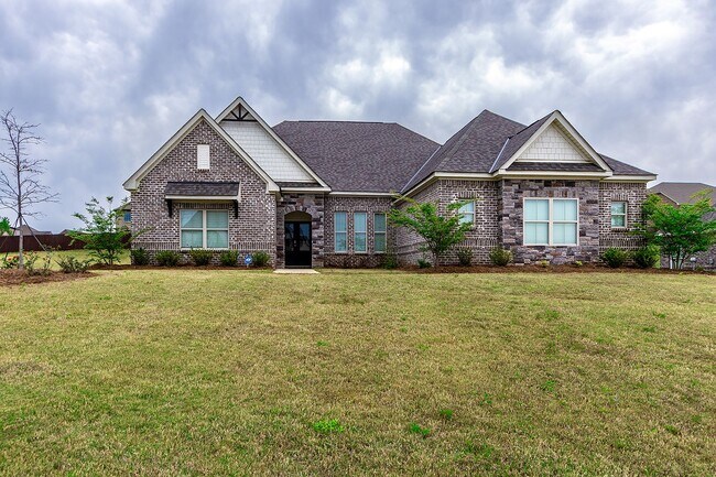 Primary Photo - Home for Rent in Prattville