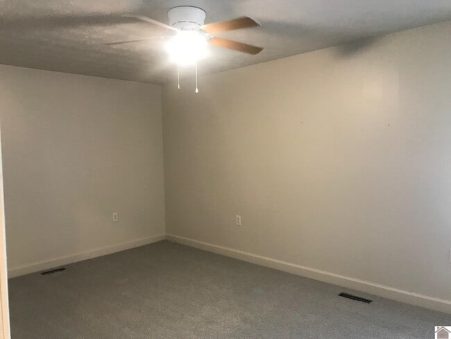 Building Photo - 1075 Friedman Ln