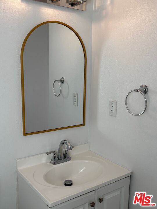 Building Photo - 2736 Cloverdale Ave