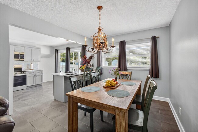 Building Photo - 2025 S Ocean Dr