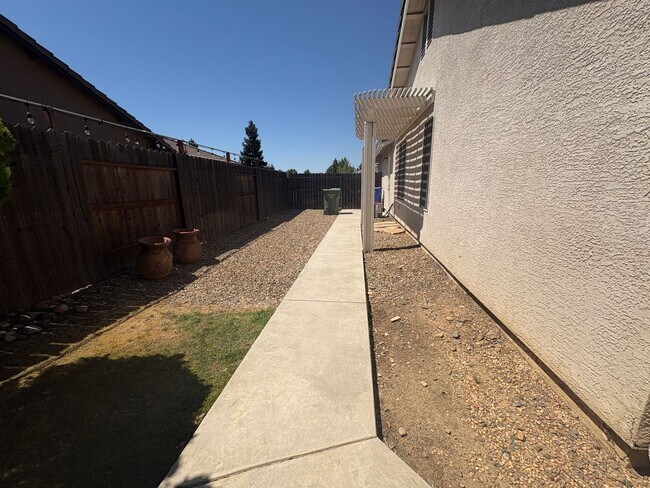 Building Photo - Three Bedroom, Two Bathroom, Single Story Home in Galt