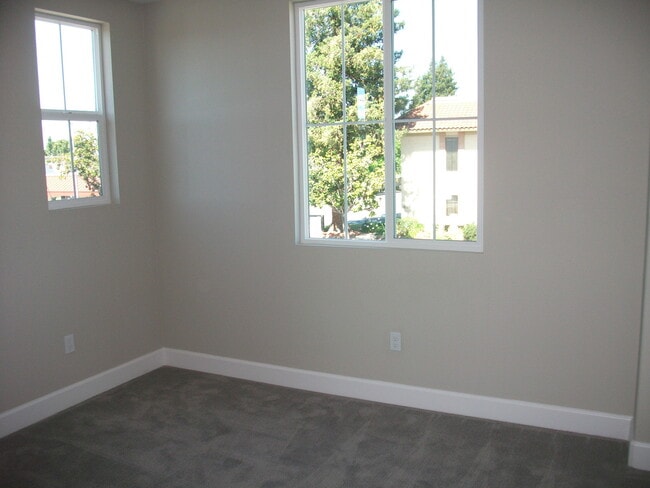 Building Photo - Newly Constructed Townhome for rent in Campbell