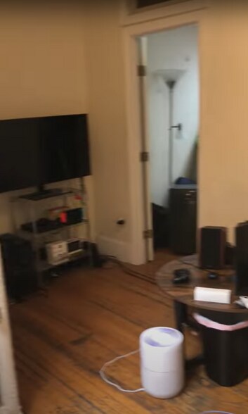 Building Photo - 16 Aberdeen St