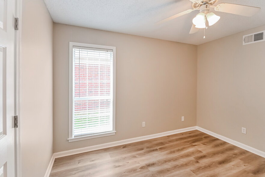 Building Photo - 3123 Quartz Dr
