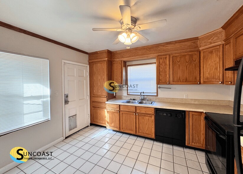 Building Photo - 1438 Magnolia Cir W