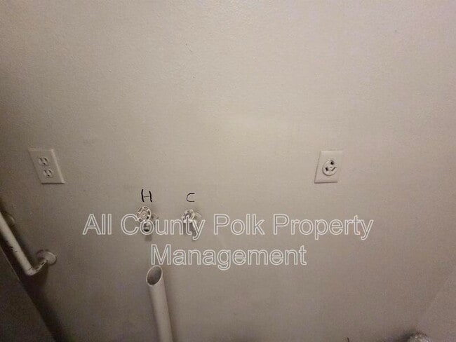 Building Photo - 1122 Mercury Dr W