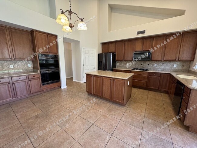 Building Photo - Beautiful 4-Bedroom, 3-Bath Home in Phoeni...
