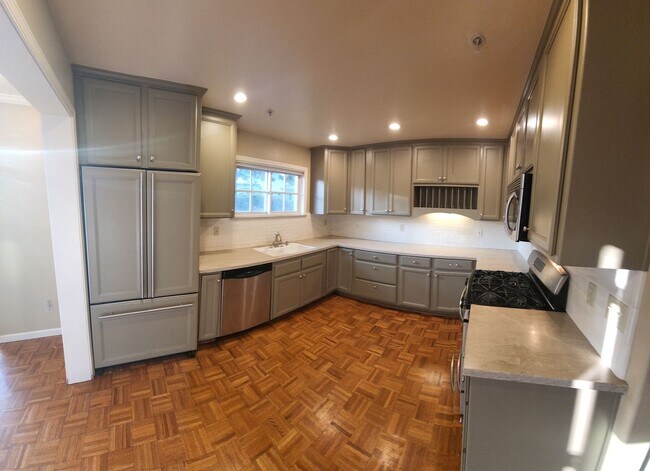 Building Photo - Charming Cottage off of Grand Avenue/Mill ...