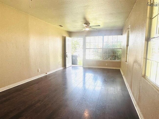 Building Photo - 2407 Carrigan Ave