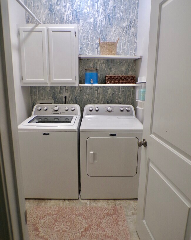 Building Photo - 114 Eldon Dr