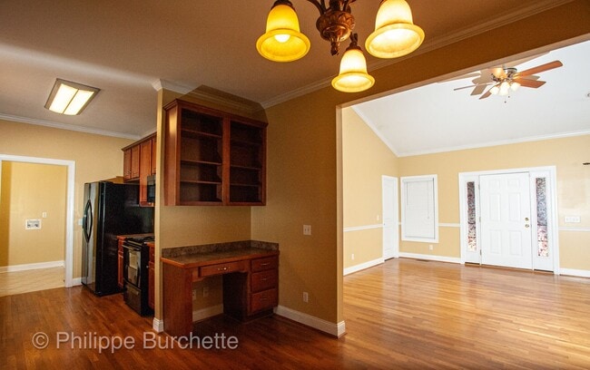 Building Photo - $1,800 – 3-bedroom, 2-bathroom house in Ro...