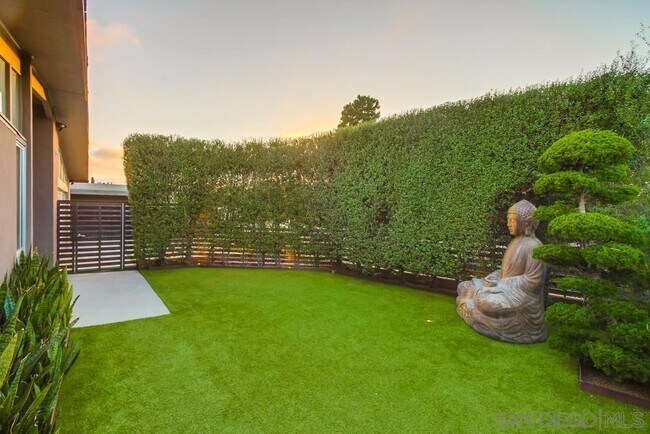 Building Photo - 4957 Pacifica Dr