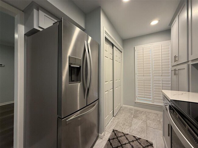 Building Photo - 777 Bering Dr