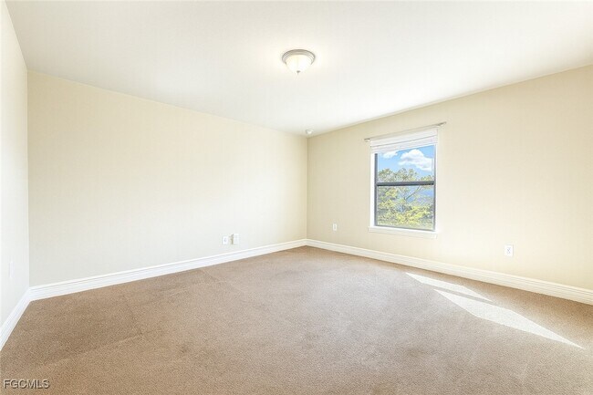 Building Photo - 2948 SW 6th Ave