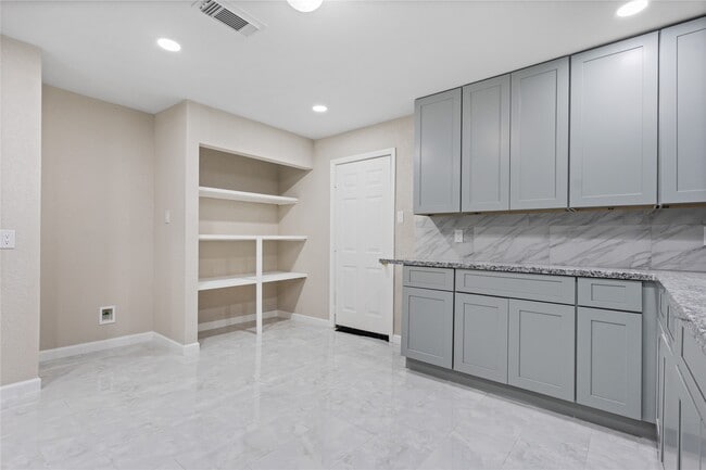 Building Photo - 10613 Chadwick St