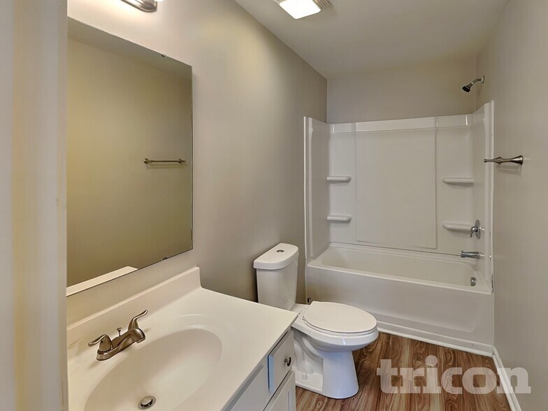 Building Photo - 1980 Clear Brook Dr