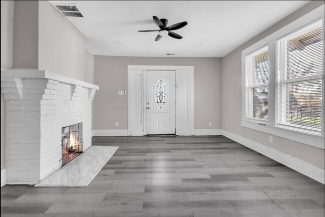 Building Photo - Charming 3-Bedroom/2-Bath Home|Section 8 Welcome| Available Now!