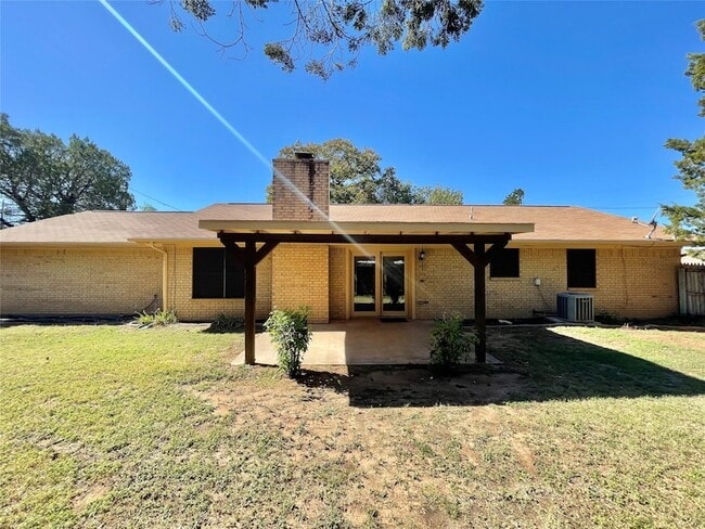 Building Photo - 706 Heritage Trail