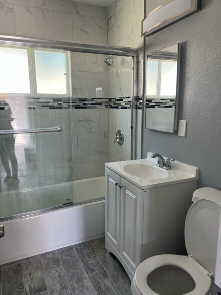 Building Photo - 120 W 73RD ST