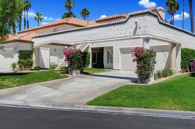 Building Photo - 289 Vista Royale Cir W