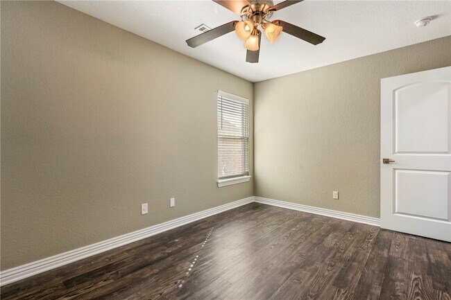 Building Photo - 121 Carrington Ave