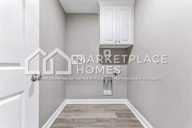 Building Photo - 1519 W 15th St