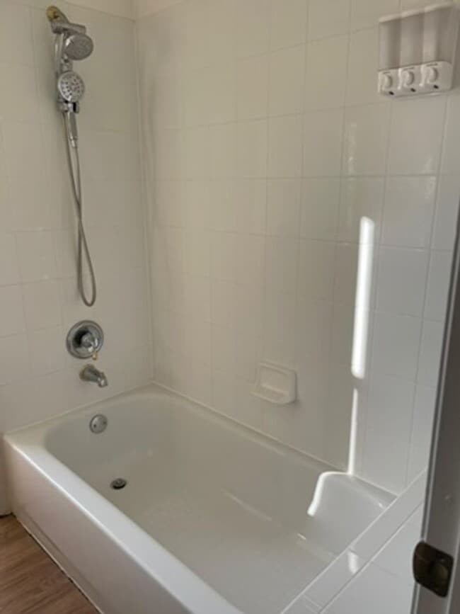 Building Photo - Dr Phillips area 3 bedroom 2.5  Bath Home With Bonus room