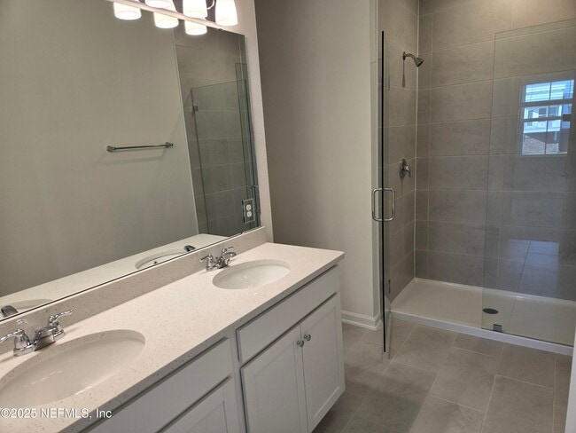 Building Photo - 203 Brandon Lks Dr