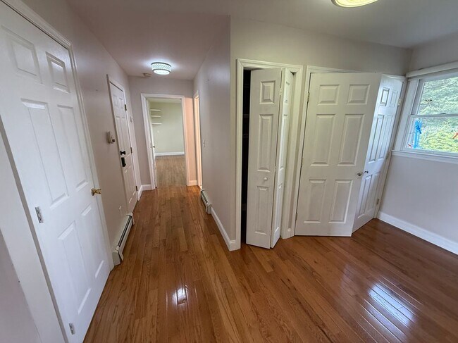 Building Photo - 109 Adirondack Dr