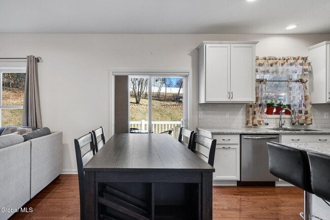 Building Photo - 2 Birch Ct