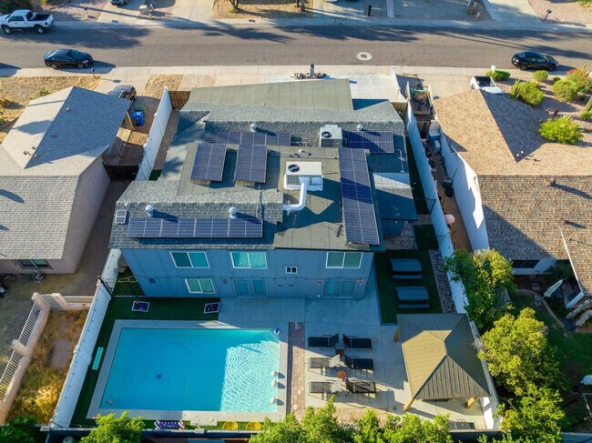 Building Photo - 3733 E Dahlia Dr