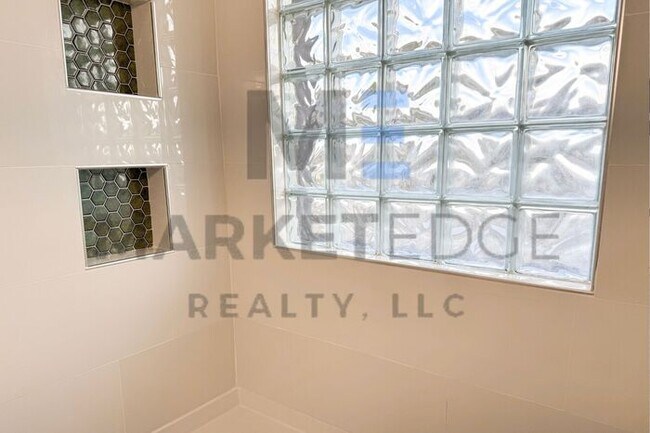 Building Photo - 4Bed/2Bath Home at 7th St/Baseline! JOIN T...