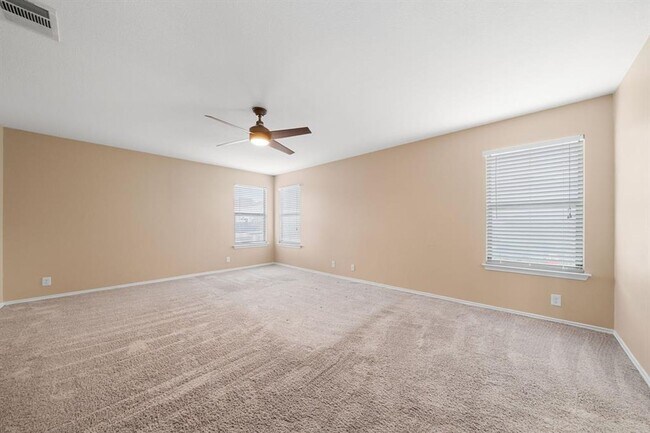 Building Photo - Spacious Living, Great Layout, Excellent Value In Waterleaf