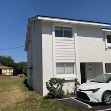 Building Photo - Minutes from UCF & Full Sail – Updated 2 Bedroom Townhome