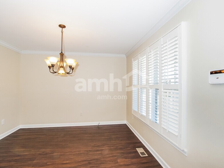 Building Photo - 204 Jessie Ln