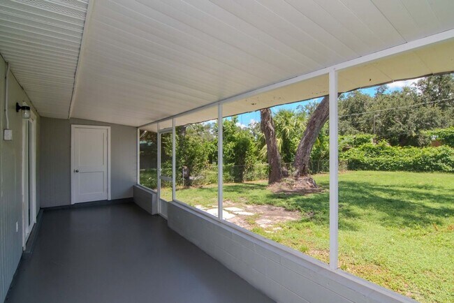 Building Photo - Move-In Incentive! Updated 2/1 Brandon Dup...