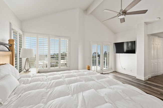Building Photo - Newly Renovated and Furnished Ocean View Home!