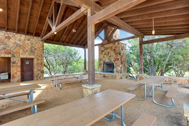 Building Photo - 18004 Edgewood Way