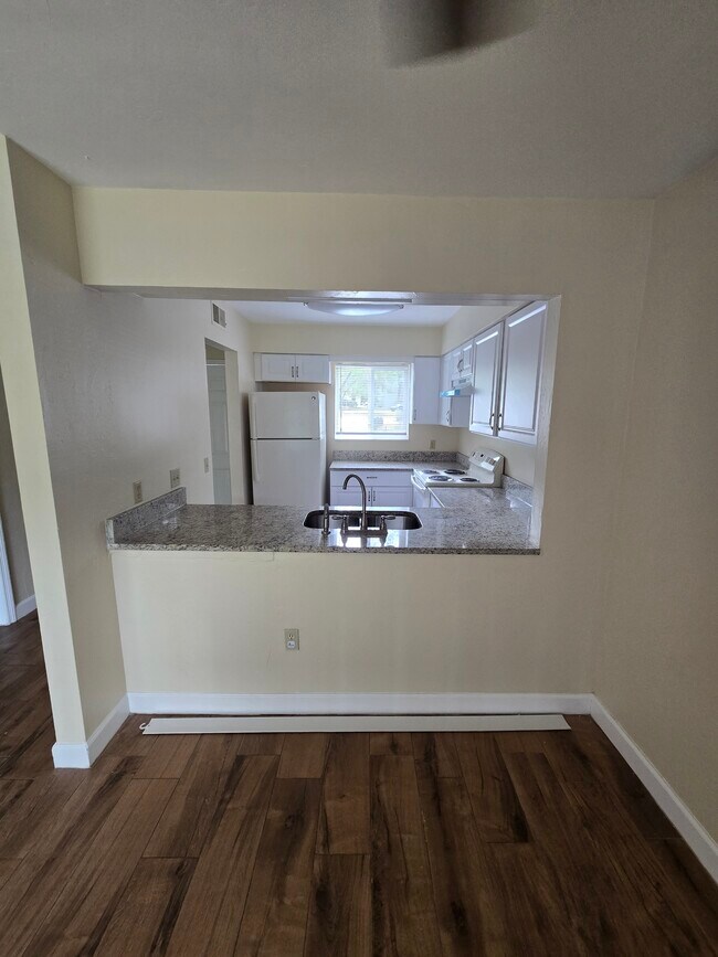 Building Photo - 7214 SW 44th Pl