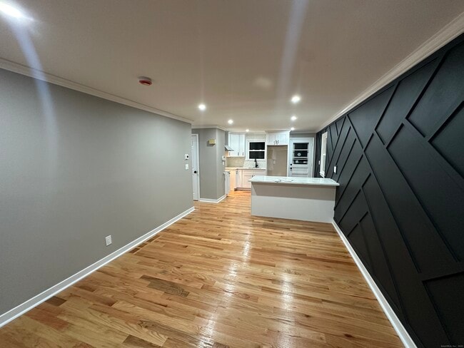 Building Photo - 56 Victor St