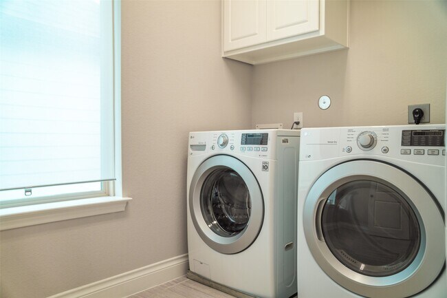 Building Photo - 9535 Scanlan Heights Ln