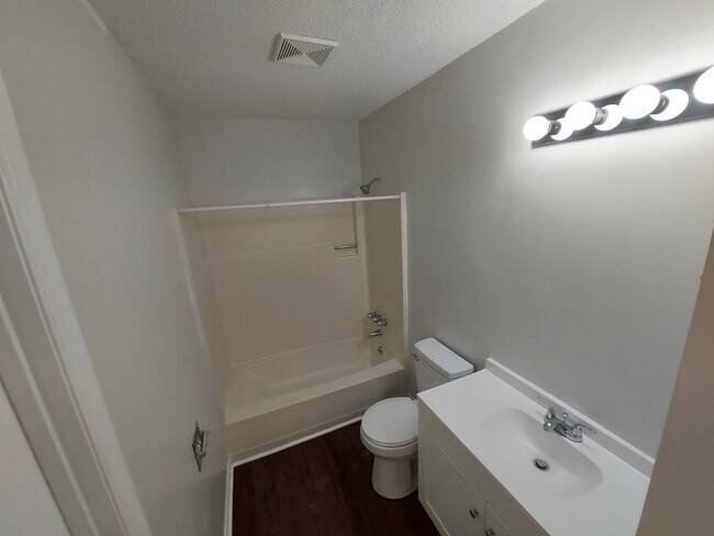 Building Photo - 427 S Main St